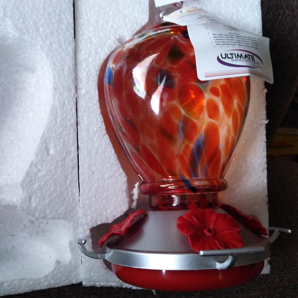 NIB Glass Humming bird feeders beautiful